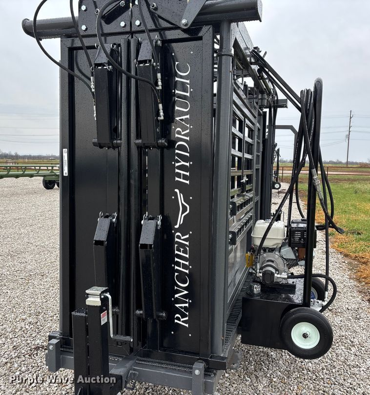 image for item EN5827 RBW Rancher livestock squeeze chute