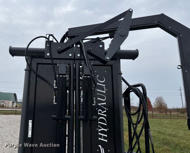 image for item EN5827 RBW Rancher livestock squeeze chute