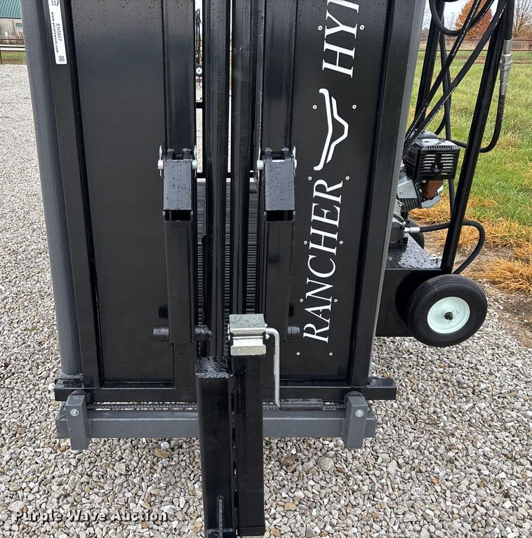 image for item EN5827 RBW Rancher livestock squeeze chute