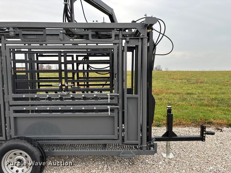image for item EN5827 RBW Rancher livestock squeeze chute