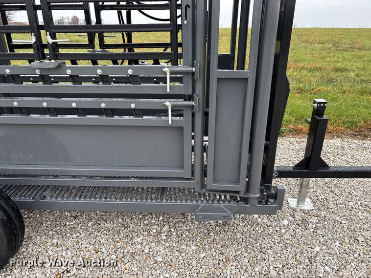 image for item EN5827 RBW Rancher livestock squeeze chute