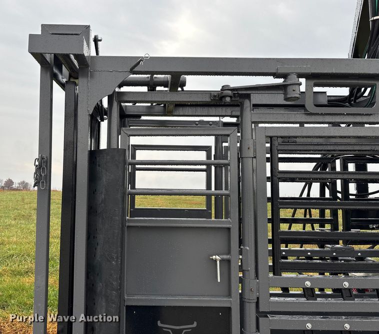 image for item EN5827 RBW Rancher livestock squeeze chute