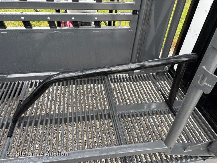 image for item EN5827 RBW Rancher livestock squeeze chute