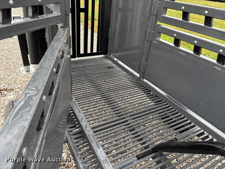 image for item EN5827 RBW Rancher livestock squeeze chute