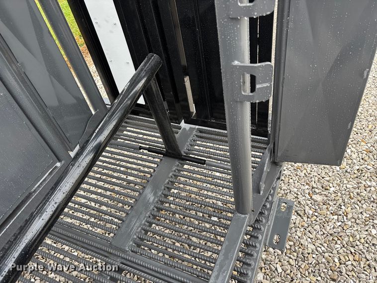 image for item EN5827 RBW Rancher livestock squeeze chute
