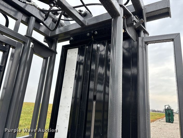 image for item EN5827 RBW Rancher livestock squeeze chute