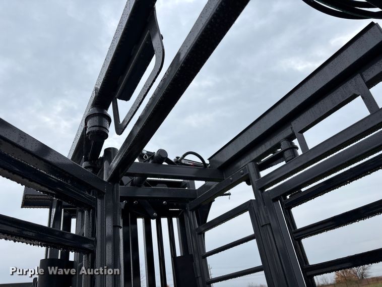 image for item EN5827 RBW Rancher livestock squeeze chute