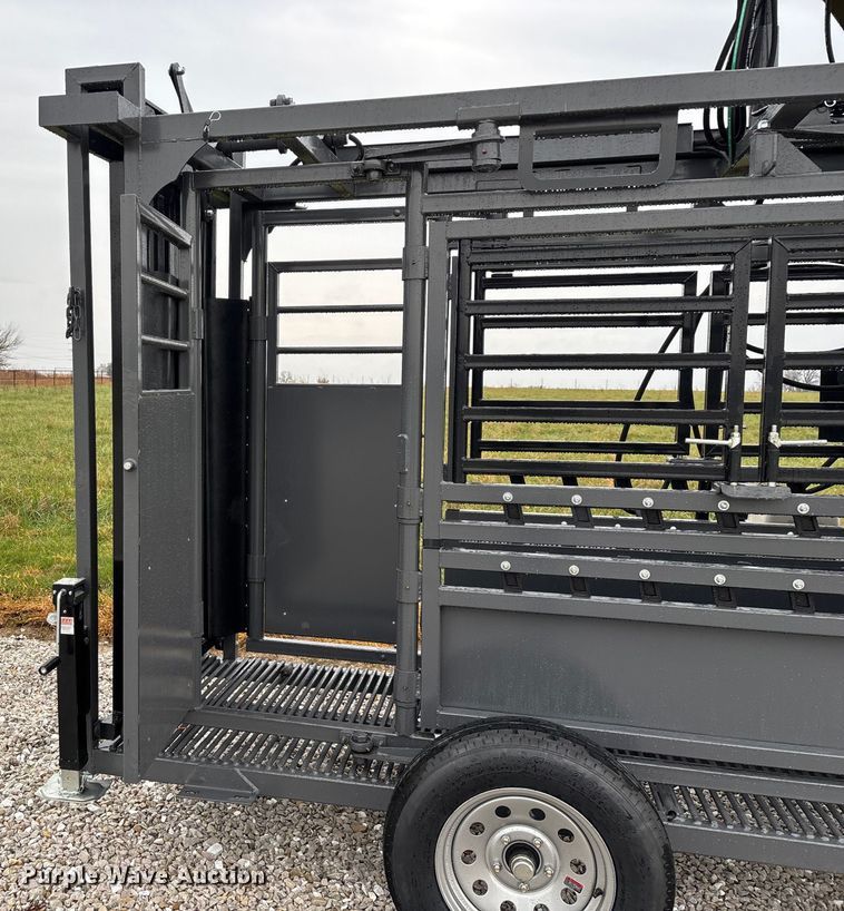 image for item EN5827 RBW Rancher livestock squeeze chute