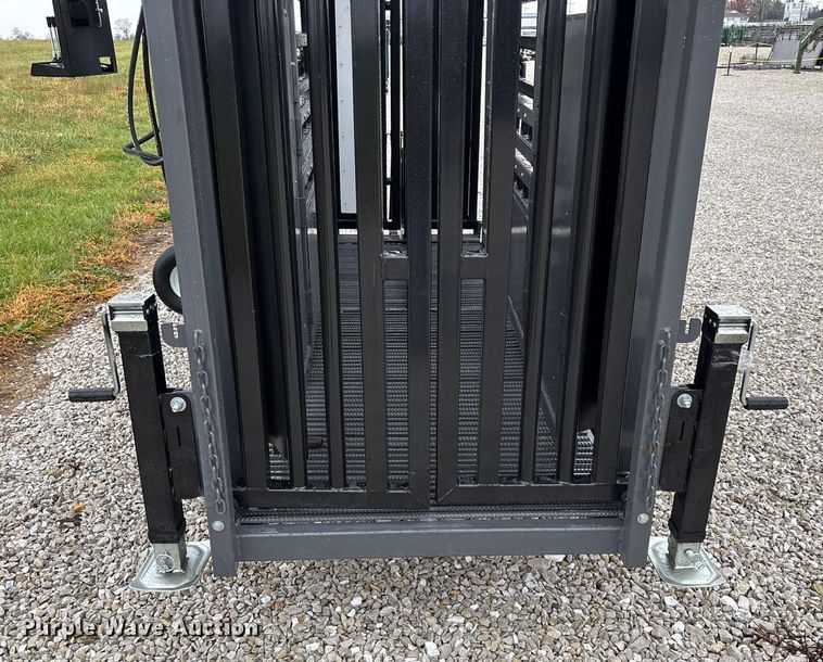 image for item EN5827 RBW Rancher livestock squeeze chute