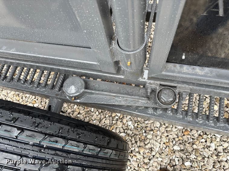 image for item EN5827 RBW Rancher livestock squeeze chute