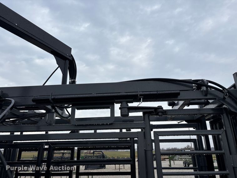 image for item EN5827 RBW Rancher livestock squeeze chute