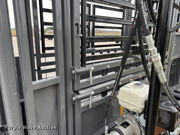 image for item EN5827 RBW Rancher livestock squeeze chute