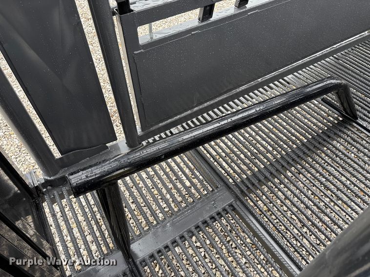 image for item EN5827 RBW Rancher livestock squeeze chute