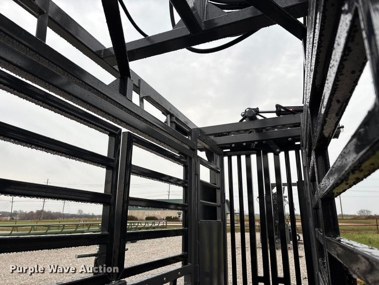 image for item EN5827 RBW Rancher livestock squeeze chute