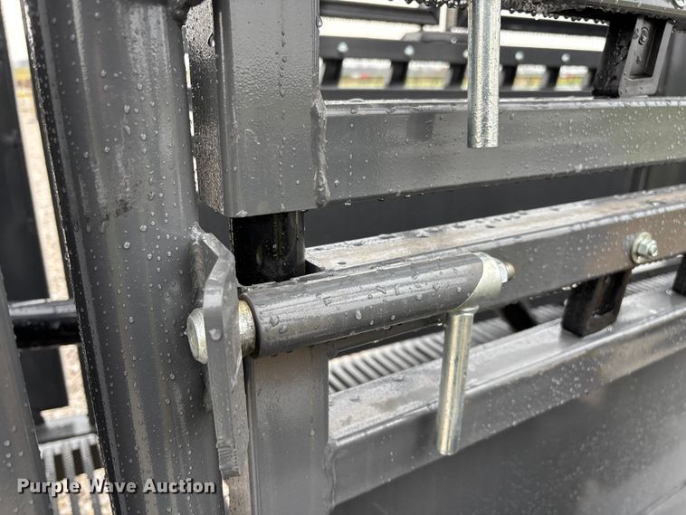 image for item EN5827 RBW Rancher livestock squeeze chute