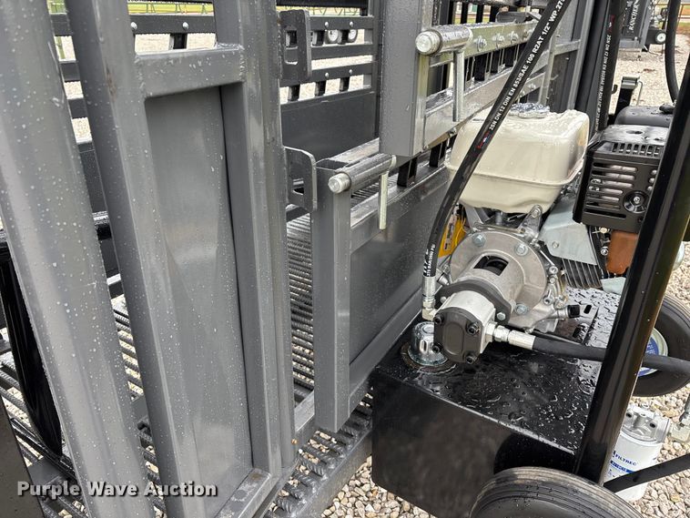 image for item EN5827 RBW Rancher livestock squeeze chute