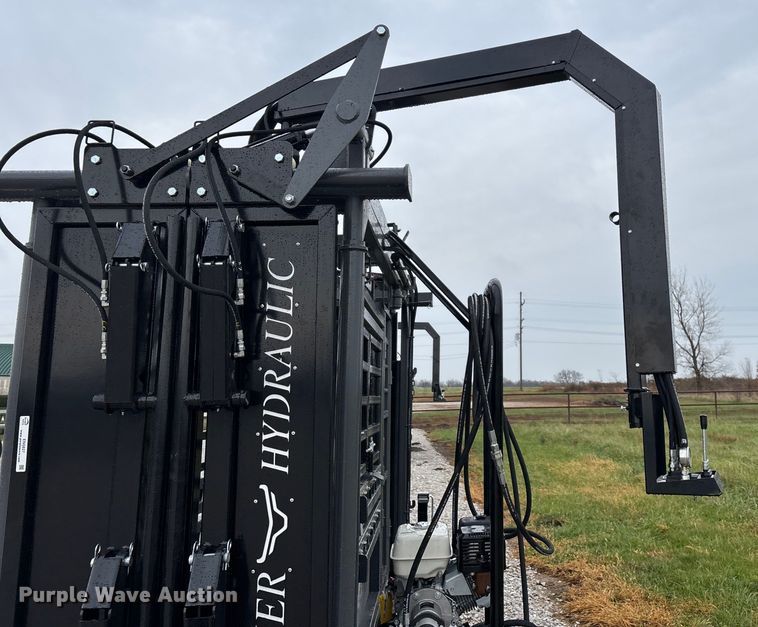 image for item EN5827 RBW Rancher livestock squeeze chute