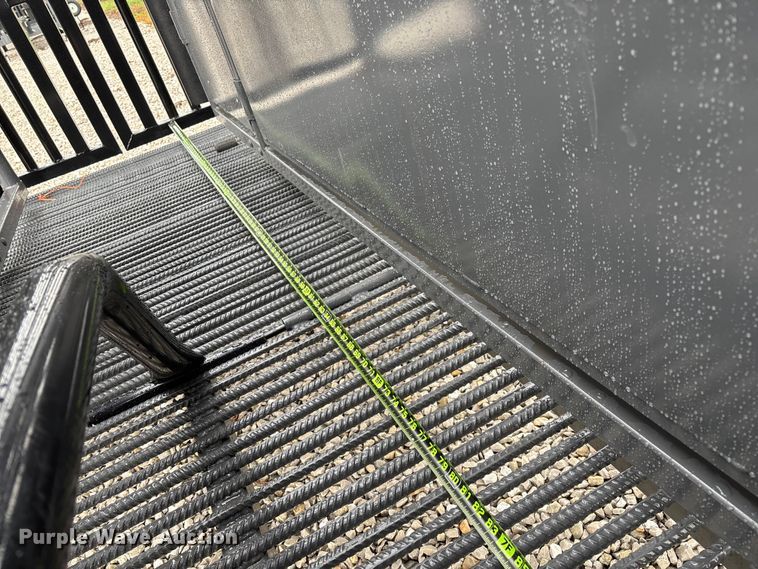 image for item EN5827 RBW Rancher livestock squeeze chute