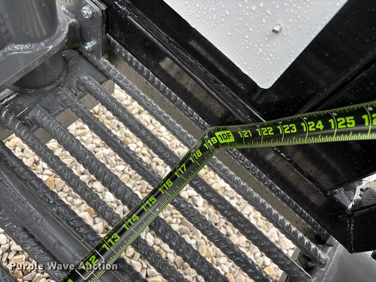 image for item EN5827 RBW Rancher livestock squeeze chute