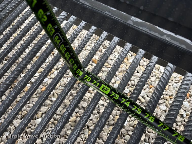 image for item EN5827 RBW Rancher livestock squeeze chute