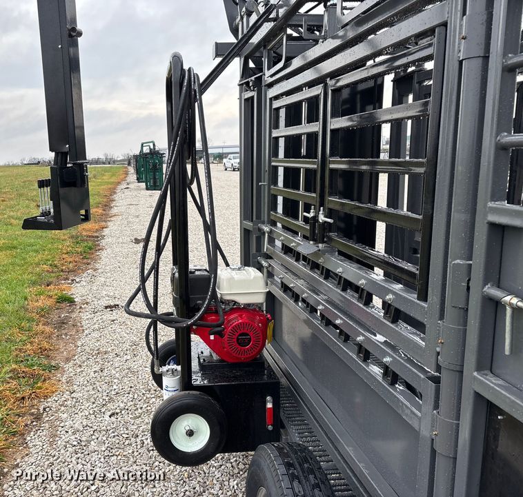 image for item EN5827 RBW Rancher livestock squeeze chute