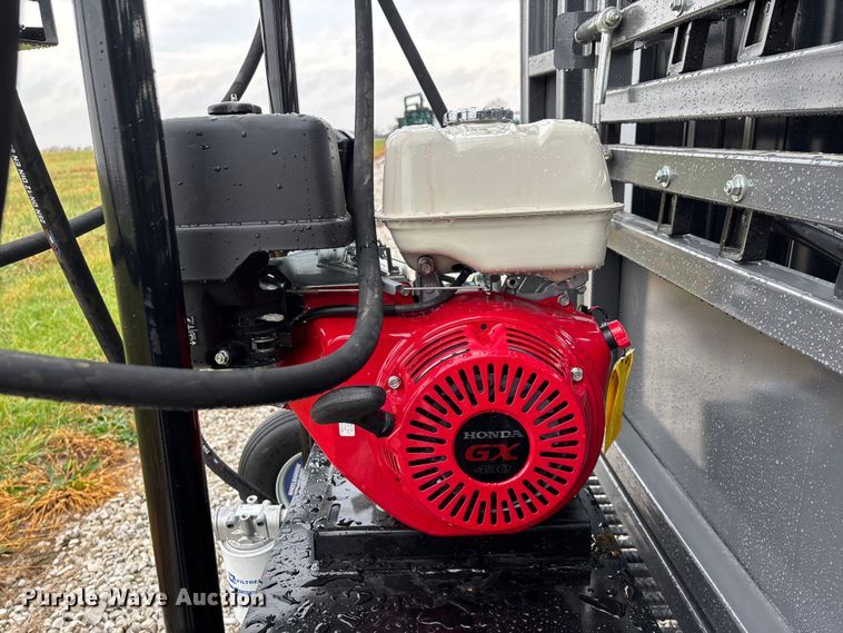 image for item EN5827 RBW Rancher livestock squeeze chute