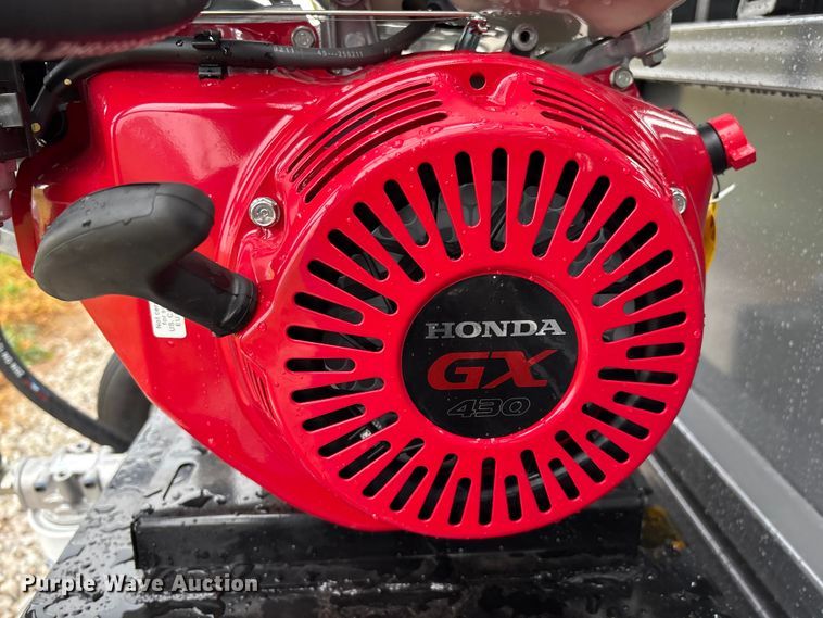 image for item EN5827 RBW Rancher livestock squeeze chute