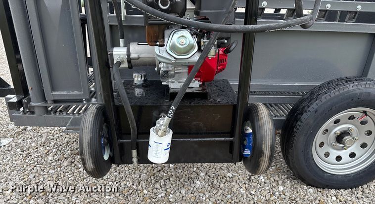 image for item EN5827 RBW Rancher livestock squeeze chute