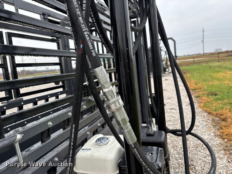 image for item EN5827 RBW Rancher livestock squeeze chute