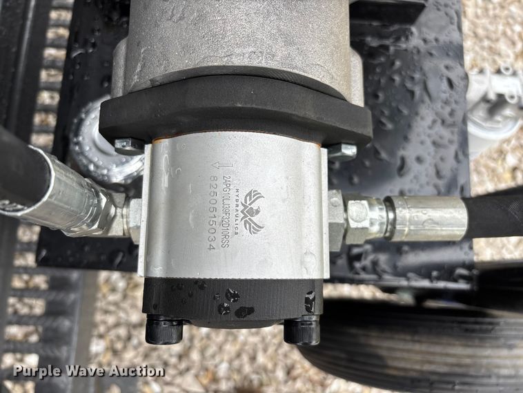 image for item EN5827 RBW Rancher livestock squeeze chute