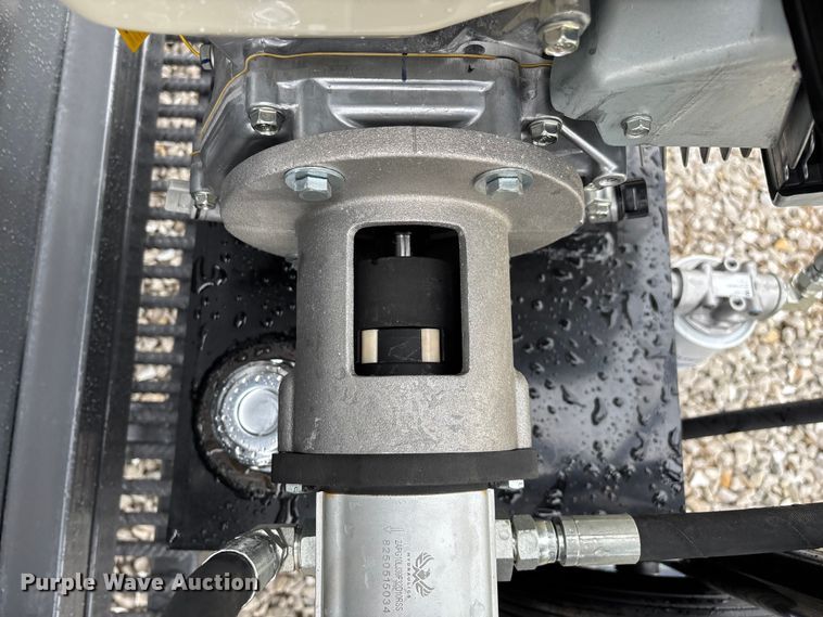 image for item EN5827 RBW Rancher livestock squeeze chute