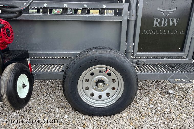 image for item EN5827 RBW Rancher livestock squeeze chute