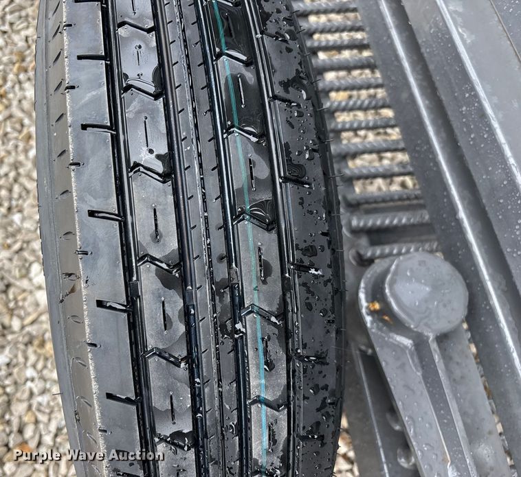 image for item EN5827 RBW Rancher livestock squeeze chute