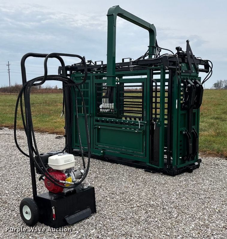 image for item EN5828 Regal livestock squeeze chute