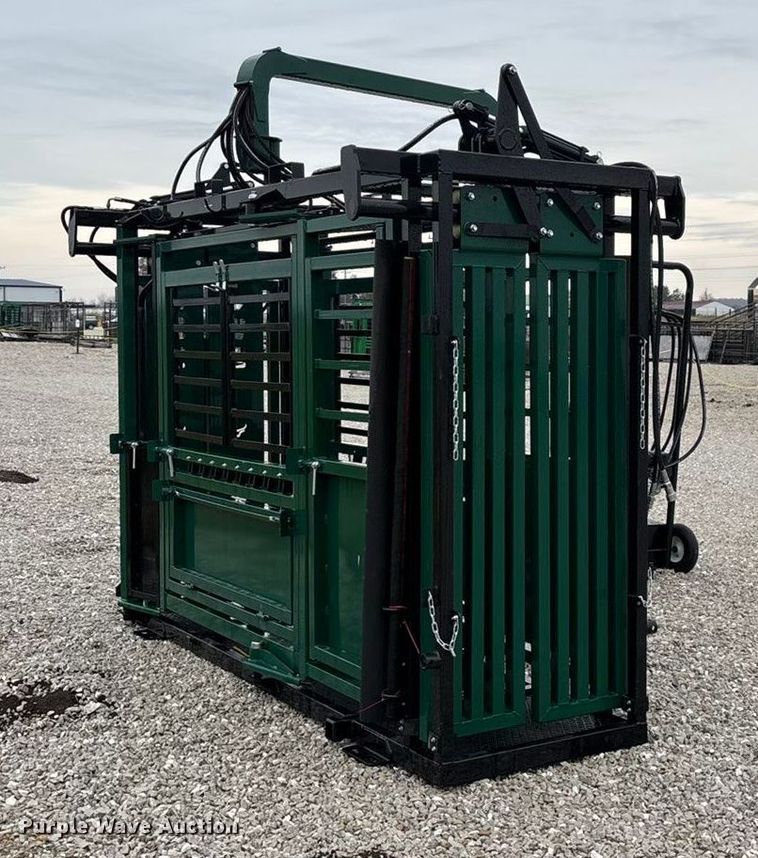 image for item EN5828 Regal livestock squeeze chute