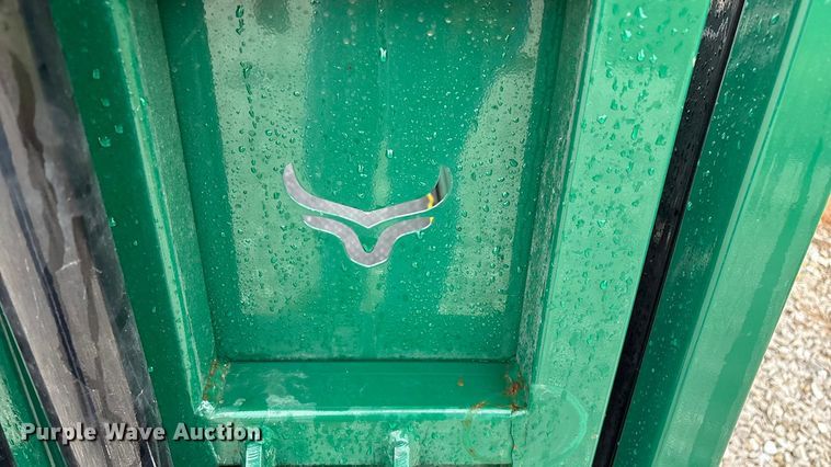 image for item EN5828 Regal livestock squeeze chute