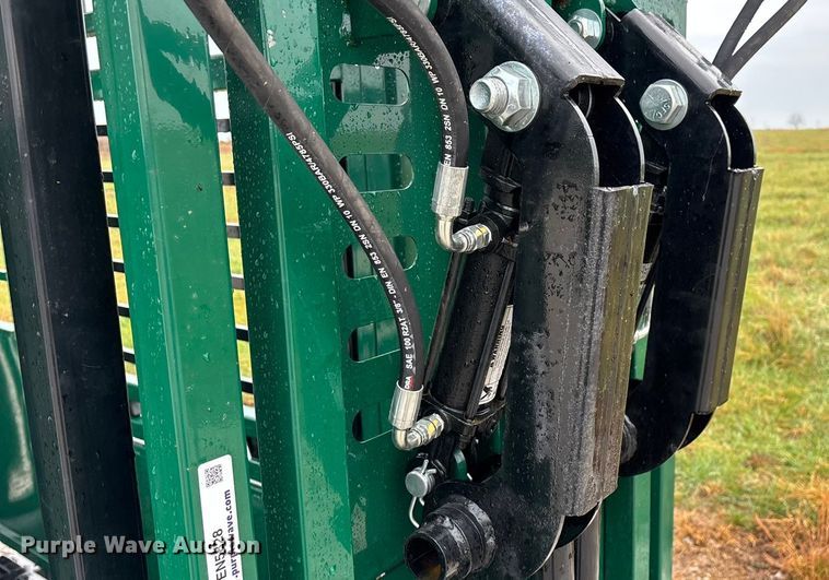 image for item EN5828 Regal livestock squeeze chute