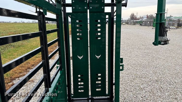image for item EN5828 Regal livestock squeeze chute
