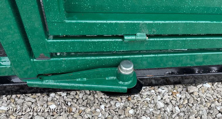 image for item EN5828 Regal livestock squeeze chute