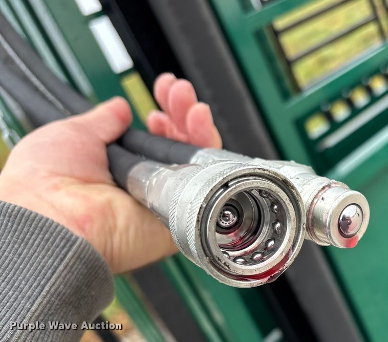 image for item EN5828 Regal livestock squeeze chute