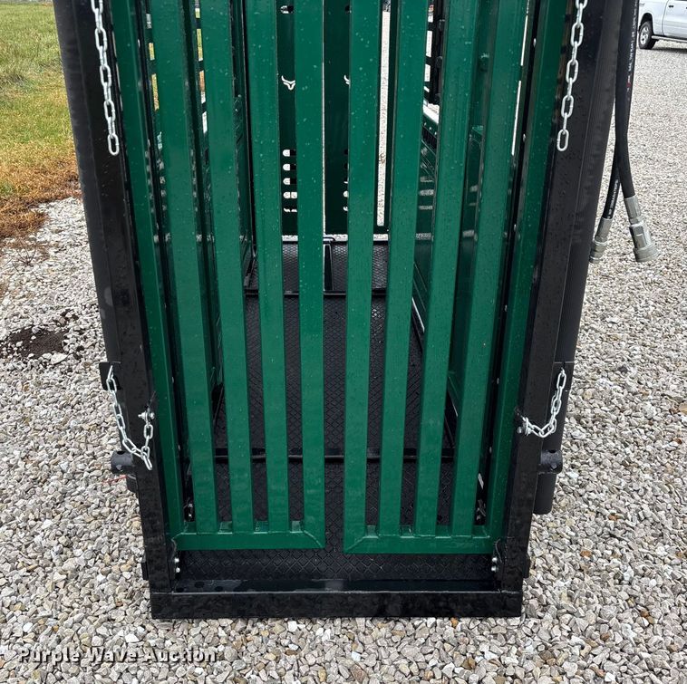 image for item EN5828 Regal livestock squeeze chute