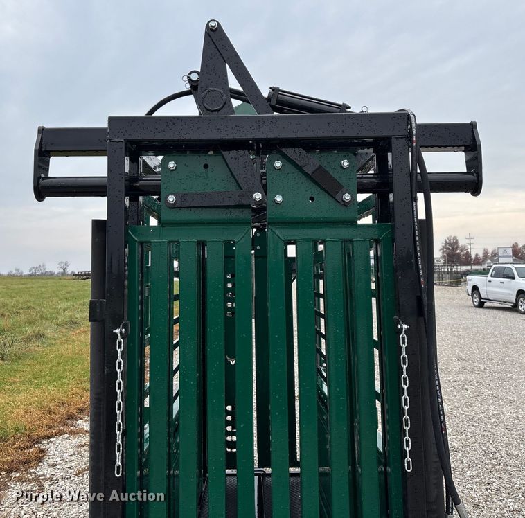 image for item EN5828 Regal livestock squeeze chute
