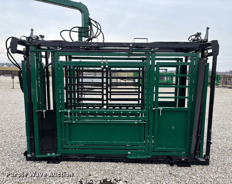 image for item EN5828 Regal livestock squeeze chute