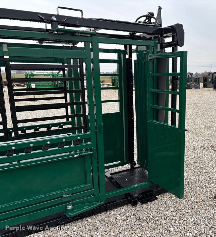 image for item EN5828 Regal livestock squeeze chute