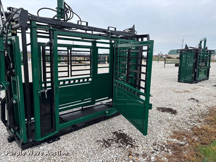 image for item EN5828 Regal livestock squeeze chute