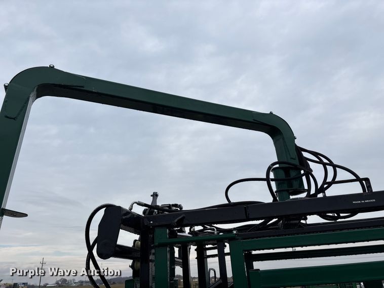 image for item EN5828 Regal livestock squeeze chute