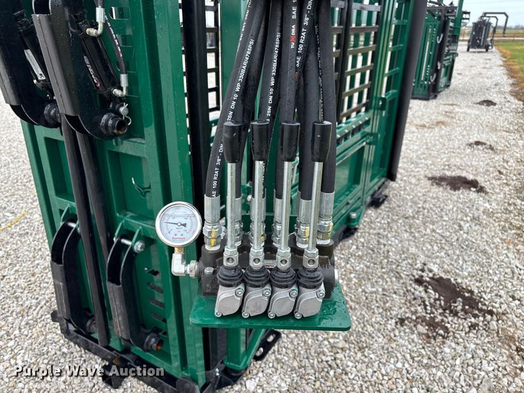 image for item EN5828 Regal livestock squeeze chute