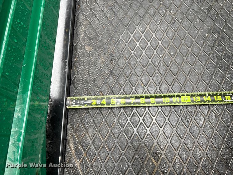 image for item EN5828 Regal livestock squeeze chute