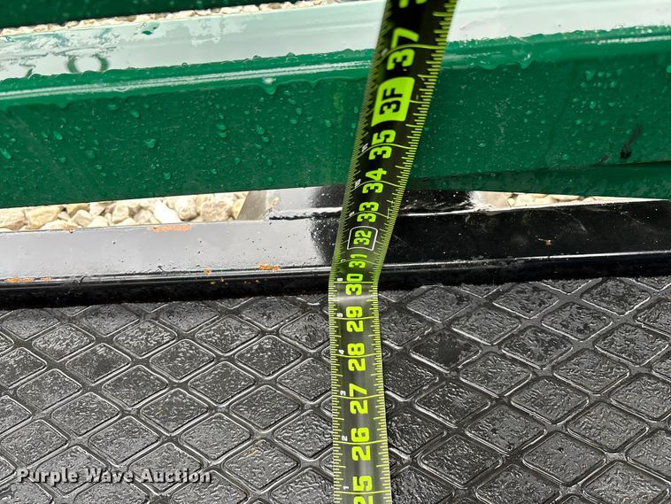 image for item EN5828 Regal livestock squeeze chute