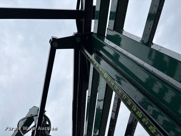 image for item EN5828 Regal livestock squeeze chute